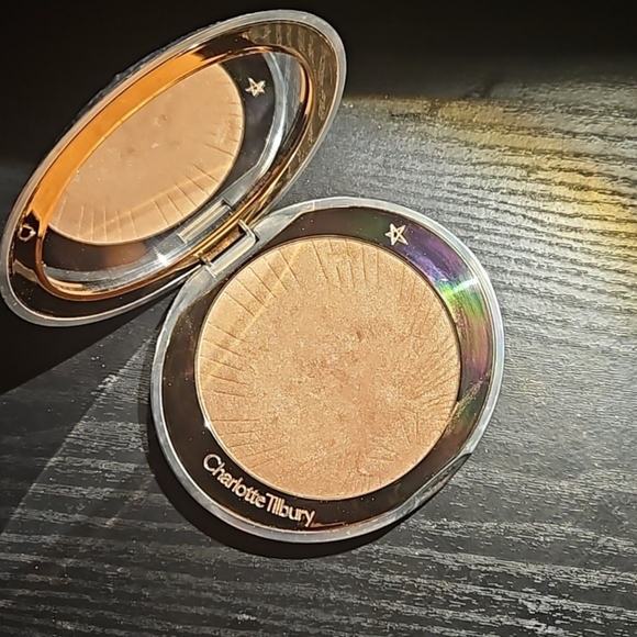 Charlotte Tilbury Hollywood Superstar Face and Body Highlighter - Picture 5 of 7